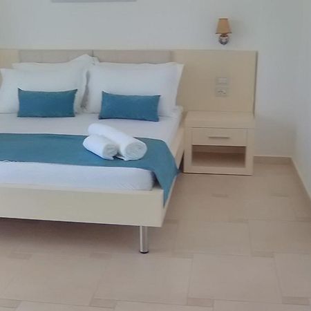 סרנדה Aler Holiday Inn מראה חיצוני תמונה