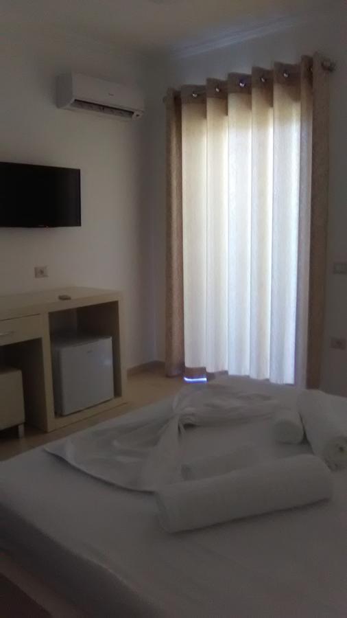 סרנדה Aler Holiday Inn מראה חיצוני תמונה