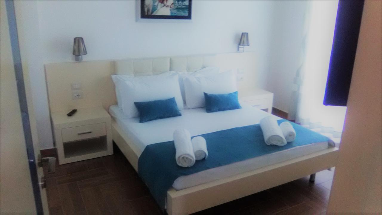 סרנדה Aler Holiday Inn מראה חיצוני תמונה