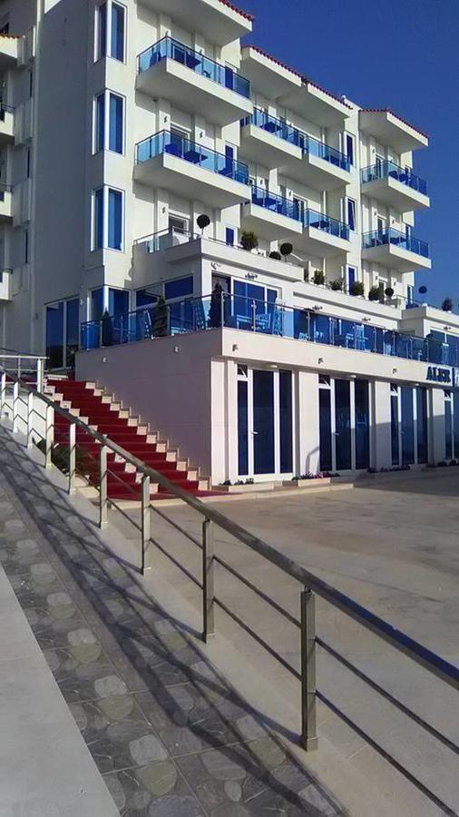 סרנדה Aler Holiday Inn מראה חיצוני תמונה