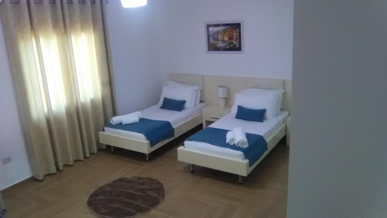 סרנדה Aler Holiday Inn מראה חיצוני תמונה