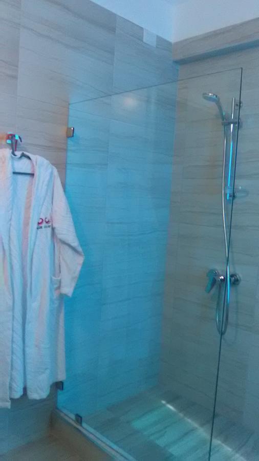 סרנדה Aler Holiday Inn מראה חיצוני תמונה