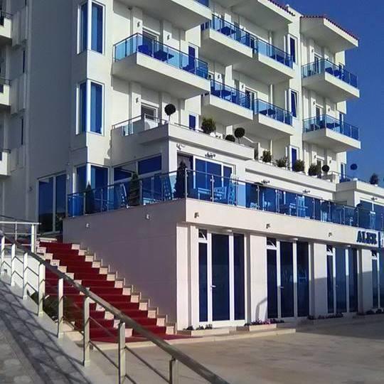 סרנדה Aler Holiday Inn מראה חיצוני תמונה