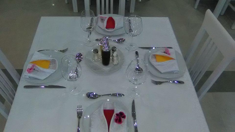 סרנדה Aler Holiday Inn מראה חיצוני תמונה