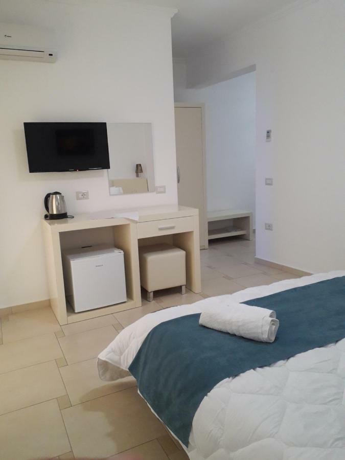 סרנדה Aler Holiday Inn חדר תמונה