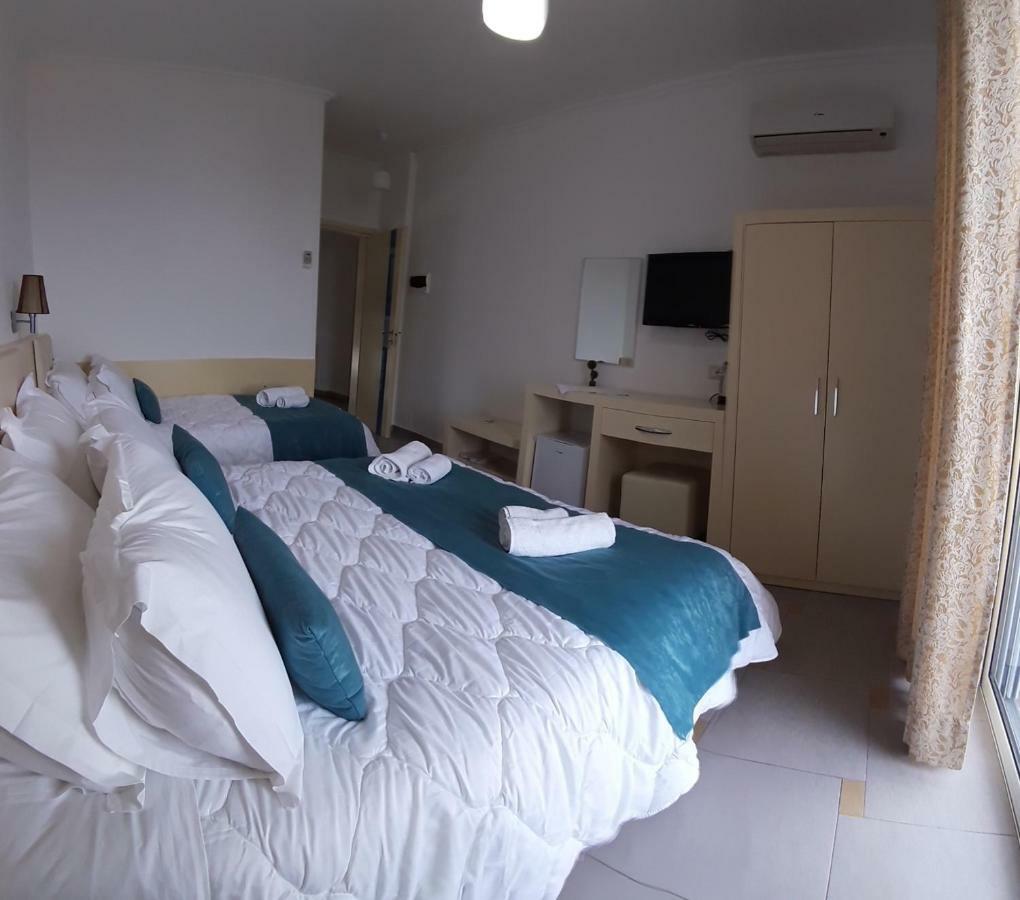 סרנדה Aler Holiday Inn מראה חיצוני תמונה