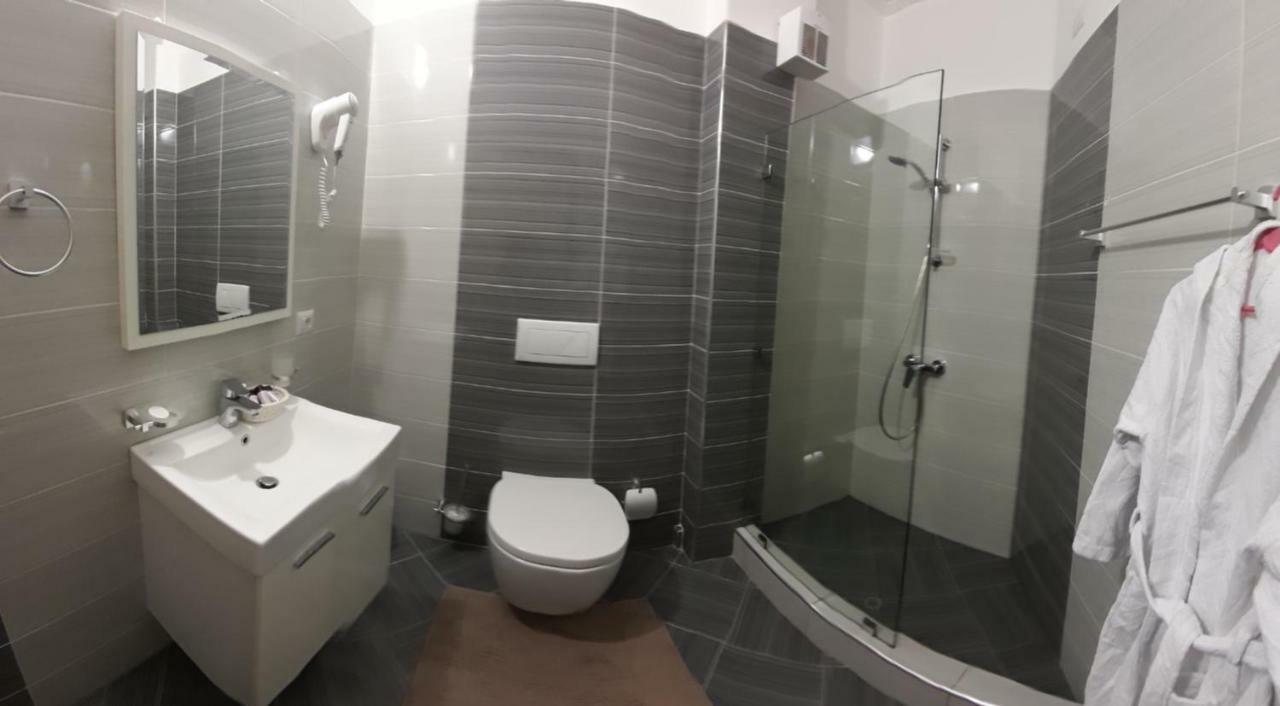 סרנדה Aler Holiday Inn חדר תמונה