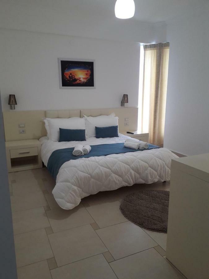 סרנדה Aler Holiday Inn חדר תמונה