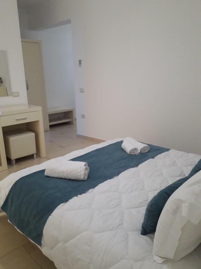 סרנדה Aler Holiday Inn חדר תמונה