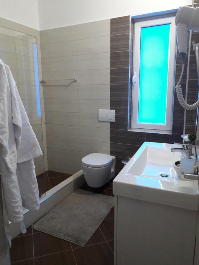 סרנדה Aler Holiday Inn חדר תמונה