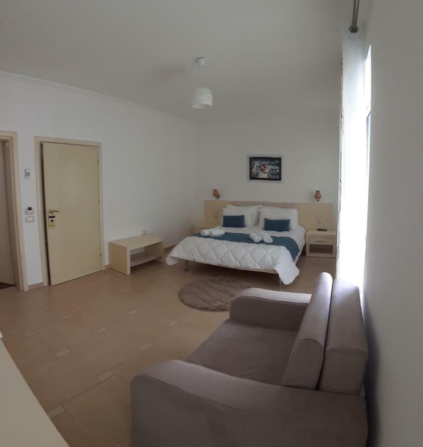 סרנדה Aler Holiday Inn חדר תמונה
