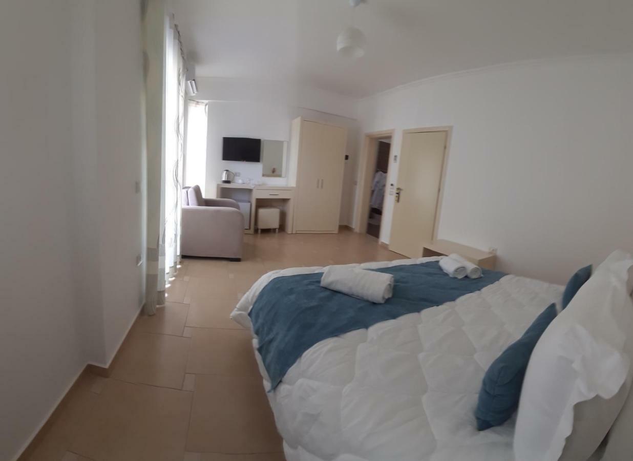 סרנדה Aler Holiday Inn חדר תמונה